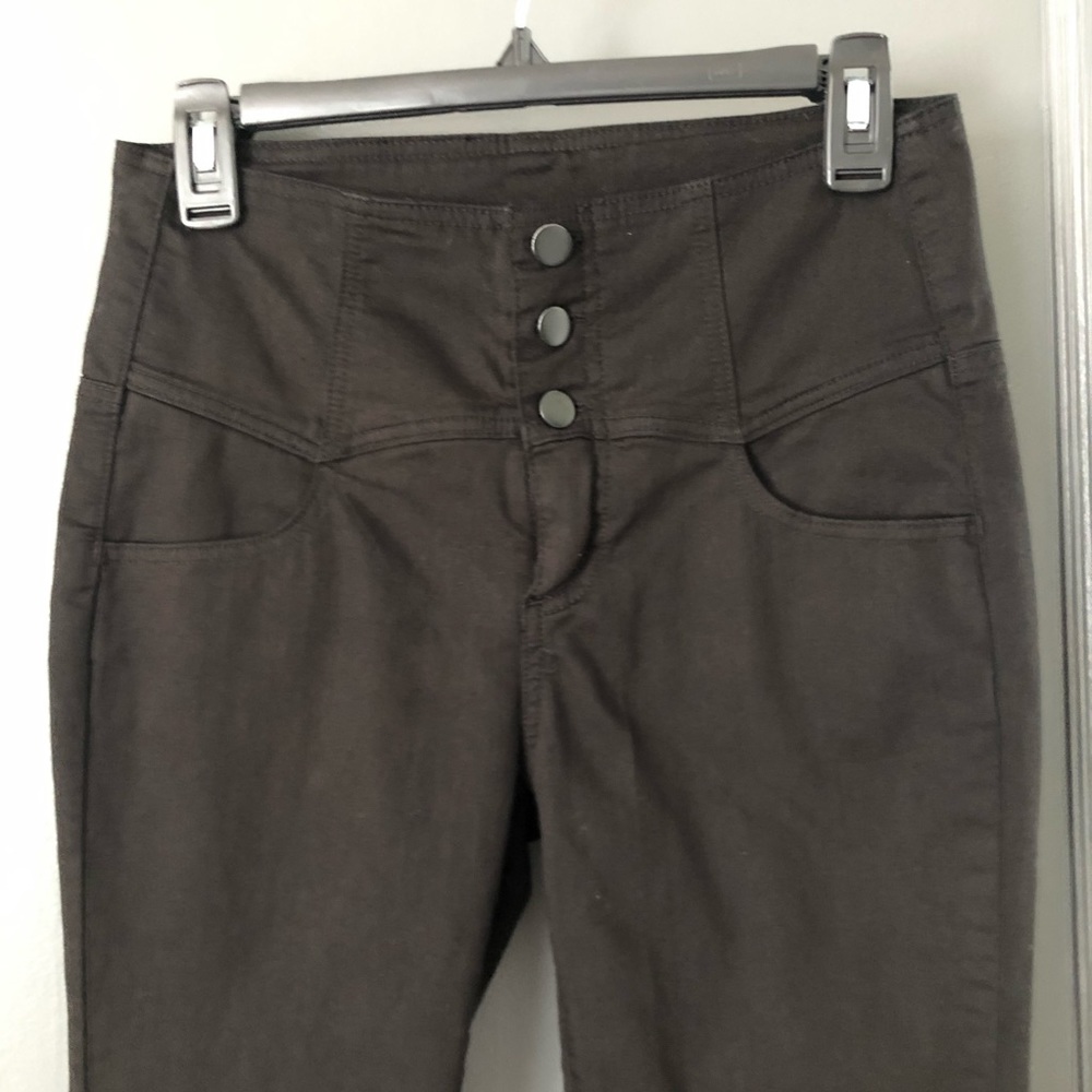 Forever 21 • High-waist skinny jeans